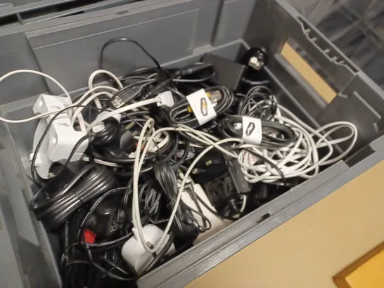 LOT OF ASSORTED TECH ITEMS TO INCLUDE SKY SET TOP BOXES AND VARIOUS CHARGERS AND CONNECTIVITY CABLES