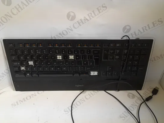 BOX OF APPROXIMATELY 15 ASSORTED KEYBOARDS OF VARYING MODELS TO CONTAIN LOGITECH, HP ETC