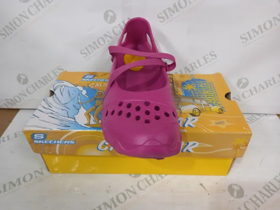 BOXED PAIR OF SKECHERS CALIES SHOES IN HOT PINK SIZE 10