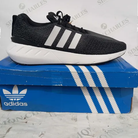 BOXED PAIR OF ADIDAS SWIFT RUN 22 SHOES IN BLACK/GREY UK SIZE 9