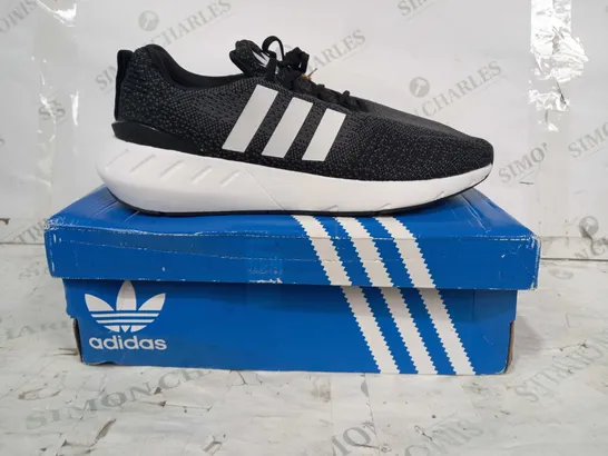 BOXED PAIR OF ADIDAS SWIFT RUN 22 SHOES IN BLACK/GREY UK SIZE 9