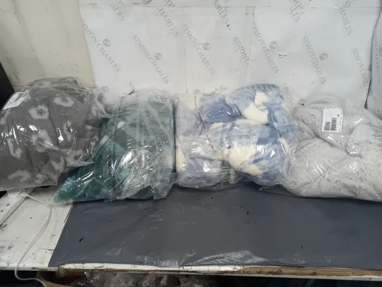 BOX OF APPROXIMATELY 10 ASSORTED BAGGED PIECES OF CLOTHING IN VARIOUS STYLES, SIZES, AND BRANDS 