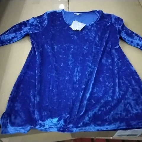 BOX OF APPROXIMATELY 5 SCOOP NECK 3/4 SLEEVE CRUSHED VELVET TOP BY MICHELE HOPE - SIZE 19