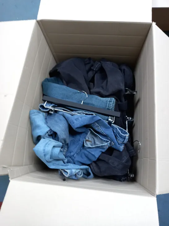 BOX OF APPROXIMATELY 10 PAIRS OF ASSORTED JEANS TO INCLUDE; COLOURS LIKE BLUE, BLACK, DARK BLUE