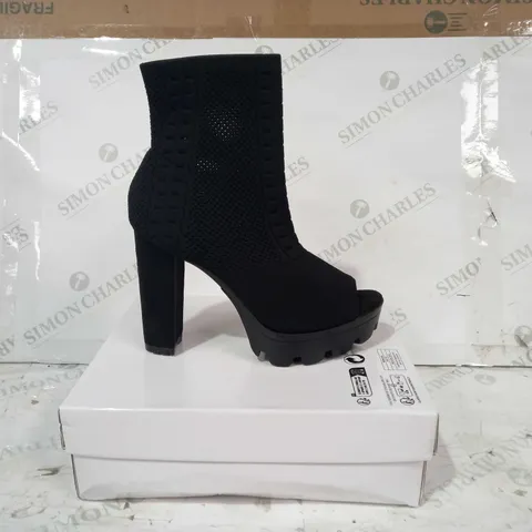 BOXED PAIR OF DESIGNER BLOCK HEEL KNIT OPEN TOE BOOTS IN BLACK EU SIZE 42