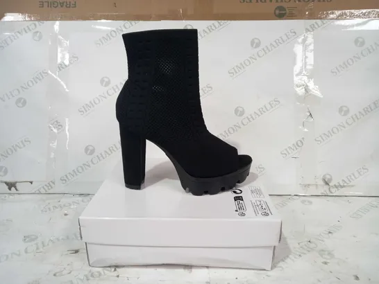 BOXED PAIR OF DESIGNER BLOCK HEEL KNIT OPEN TOE BOOTS IN BLACK EU SIZE 42