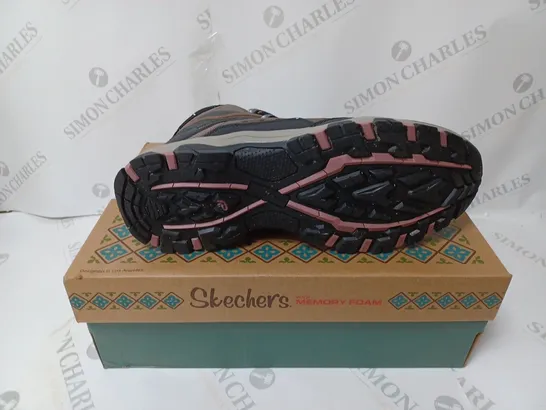 BOXED PAIR OF SKECHERS HIKING BOOTS IN CHOCOLATE - SIZE 8