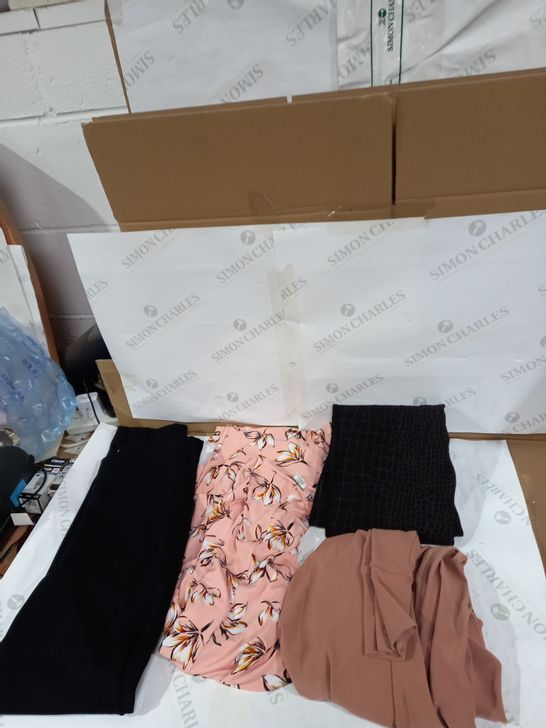 LOT APPROXIMATELY 25 WOMANS CLOTHING ITEMS TO INCLUDE TROUSERS, BLOUSE AND SHIRTS
