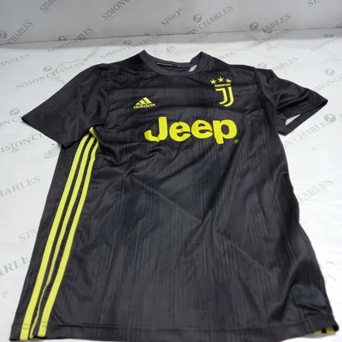 JUVENTUS FOOTBALL CLUB SHIRT - M