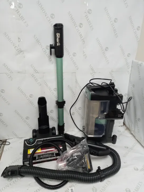 BOXED SHARK STRATOS UPRIGHT VACUUM CLEANER NZ860UK