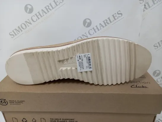 BOXED PAIR OF CLARKS SERENA PAIGE SLIP-ON SHOES IN SAND UK SIZE 7