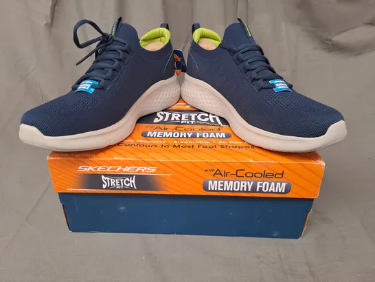 BOXED PAIR OF SKECHERS STRETCH FIT SHOES IN NAVY UK SIZE 9.5