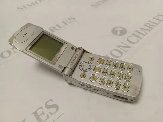 SAMSUNG FLIP PHONE