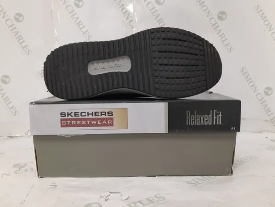 BOXED SKECHERS RELAXED FIT TRAINERS IN BLACK SIZE 8