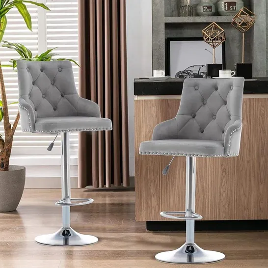 BOXED DESIGNER SET OF 2 VELVET BREAKFAST BAR GREY SWIVEL STOOLS KITCHEN COUNTER BAR CHAIRS CHROME