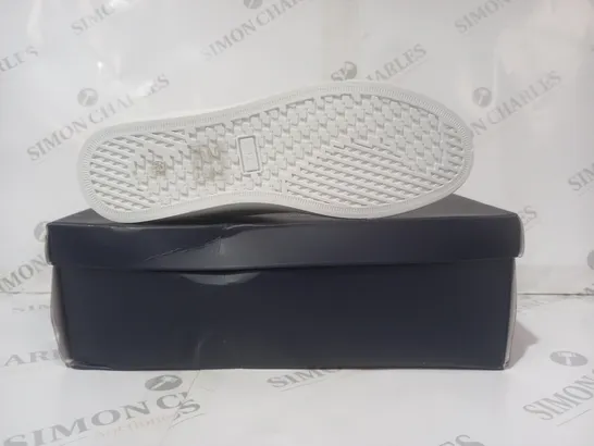 BOXED PAIR OF BEN SHERMAN SHOES IN WHITE UK SIZE 8