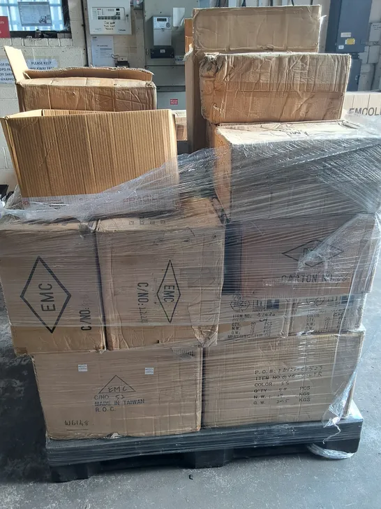 PALLET CONTAINING APPROXIMATELY 17 MULTIPACK BOXES OF ASSORTED LIGHTING ITEMS TO INCLUDE BOX DOWNLIGHTS AND EMCOLITE 362318 