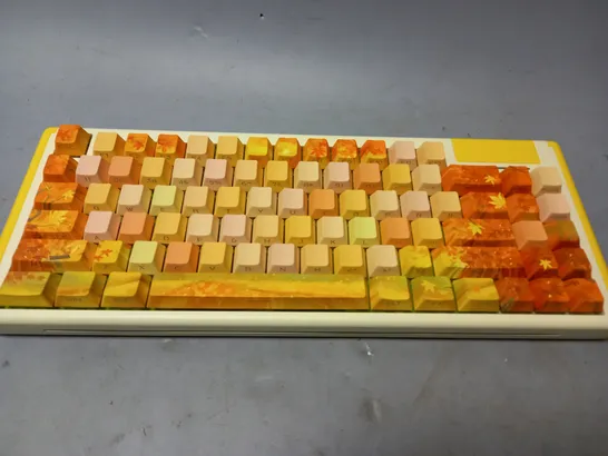 DUSTSILVER K84 SERIES MECHANICAL KEYBOARD IN AUTUMN DESIGN