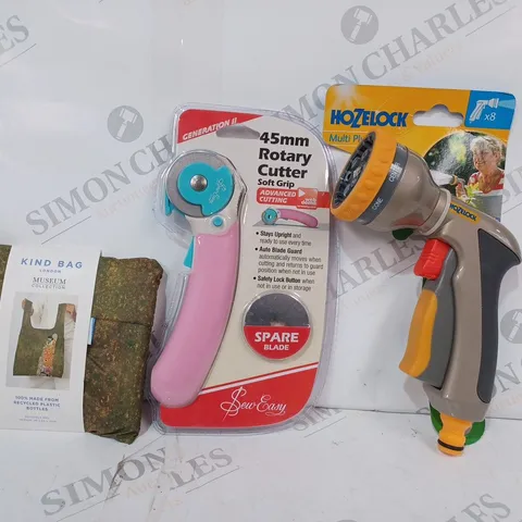 APPROXIMATELY 10 ASSORTED HOUSEHOLD ITEMS TO INCLUDE HOZELOCK HOSE HEAD, 45MM ROTARY CUTTER, KIND BAG STORAGE BAG, ETC