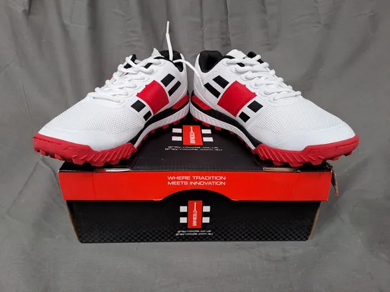 BOXED PAIR OF GRAY NICOLLS PLAYERS 2.0 CRICKET SHOES IN WHITE/RED/BLACK UK SIZE 8,5