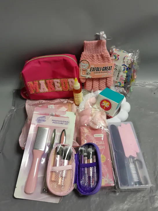 BOX OF APPROXIMATELY 12 COSMETIC ITEMS TO INCLUDE - HAIR SYRUP RAPUNZEL OIL - SOAP&GLORY EXFOLIANT SCRUB GLOVES - HEAD TO TOE PROFESSIONAL PEDICURE SET - ETC