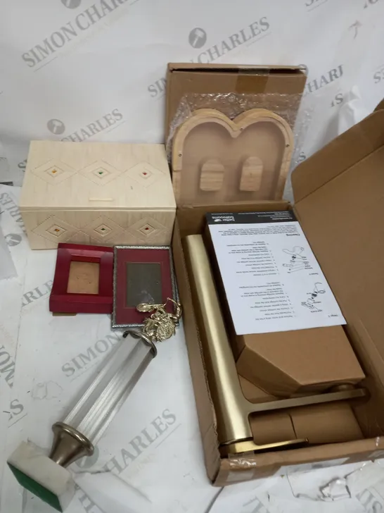 LOT OF HOUSEHOLD ITEMS TO INCLUDE PICTURE FRAME, TALL BASIN MIXER MEKO BRUSHED GOLD, ETC