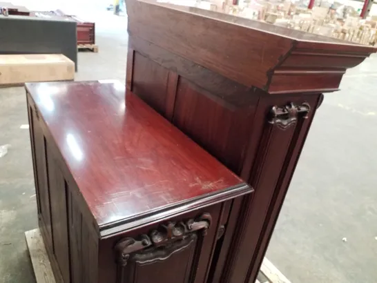 VICTORIAN MAHOGANY VENEER PART GLAZED LOCKABLE BOOKCASE WITH CUPBOARD