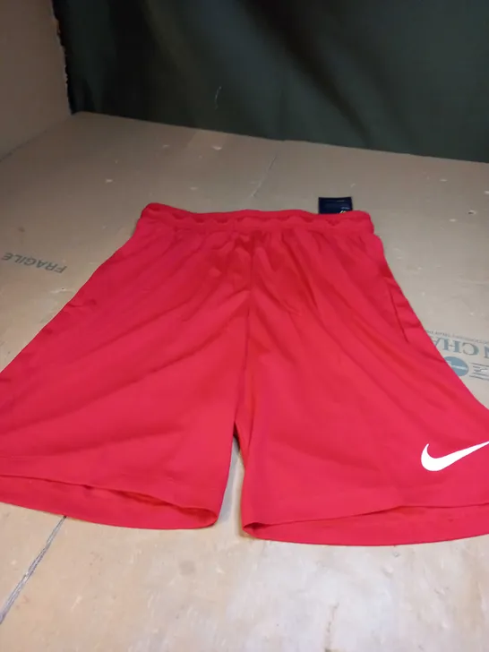 RED NIKE SHORTS 