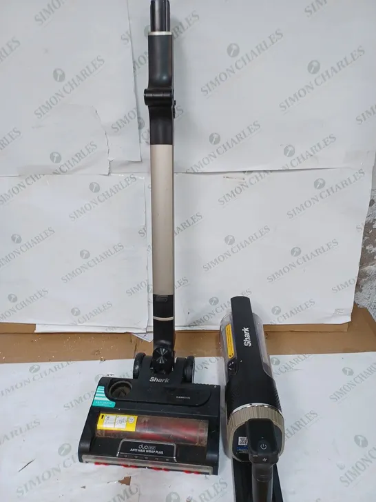 SHARK CORDLESS STICK VACUUM CLEANER PET PRO MODEL