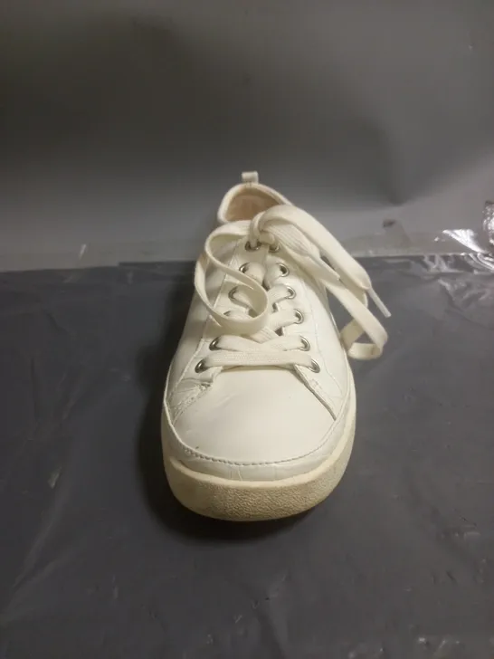 VIONIC WINNY TRAINERS WHITE SIZE 6