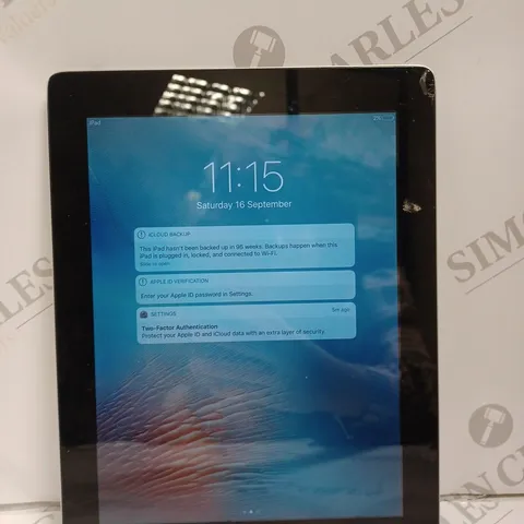 APPLE IPAD MODEL: A1458 SILVER