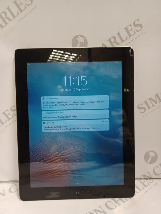 APPLE IPAD MODEL: A1458 SILVER