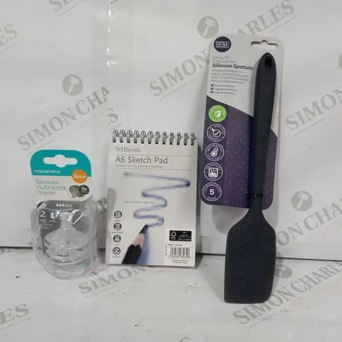 LOT OF APPROXIMATELY 10 ASSORTED HOUSEHOLD ITEMS TO INCLUDE SILICONE SPATULA, A6 SKETCH PAD, SILICONE TEATS, ETC