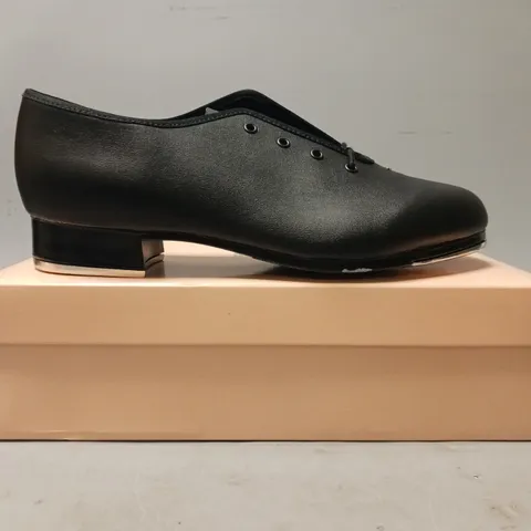 BOXED PAIR OF BLOCH TAP DANCING SHOES IN BLACK SIZE 8