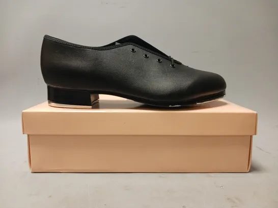 BOXED PAIR OF BLOCH TAP DANCING SHOES IN BLACK SIZE 8