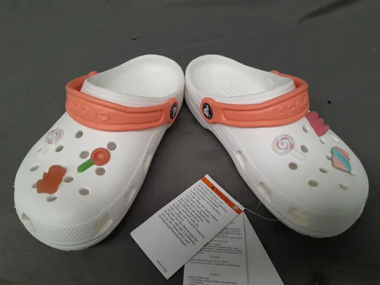 PAIR OF CROCS CLASSIC SWEETS KIDS CLOGS IN WHITE/ORANGE UK SIZE J3