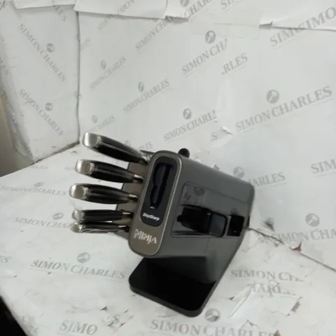 BOXED NINJA FOODI STAYSHARP KNIFE BLOCK WITH INTEGRATED SHARPENER K32005UK