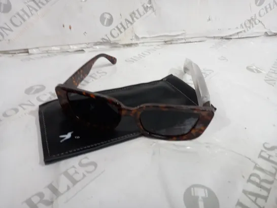 BOXED SQUARE SUNGLASSES IN TORTOISE SHELL