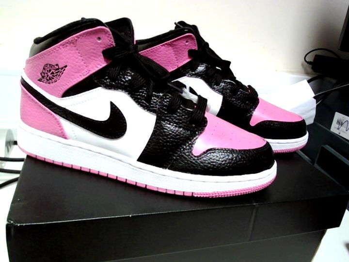 nike air jordan black and pink