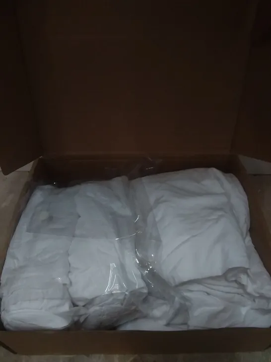 BOXED 2X SINGLE BED SHEETS - WHITE 