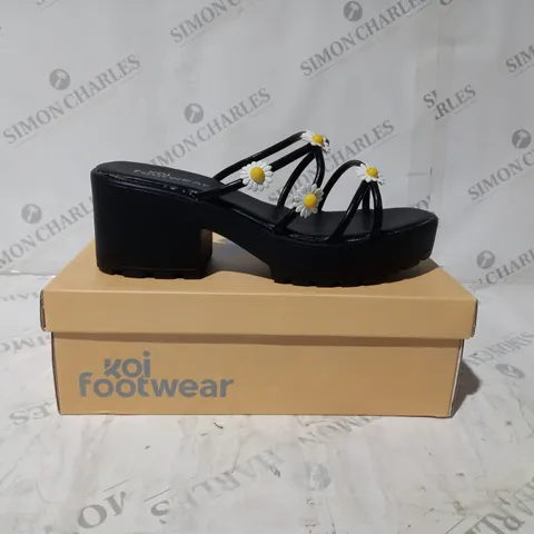 BRAND NEW BOXED PAIR OF KOI VEGAN BLOOMING DAISY OASIS STRAPPY SLIDERS IN BLACK - UK SIZE 7