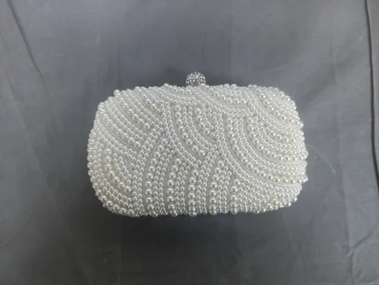 A BOX OF 5 ASSORTED TSKYBAG HANDBAGS IN WHITE WITH PEARL EFFECT