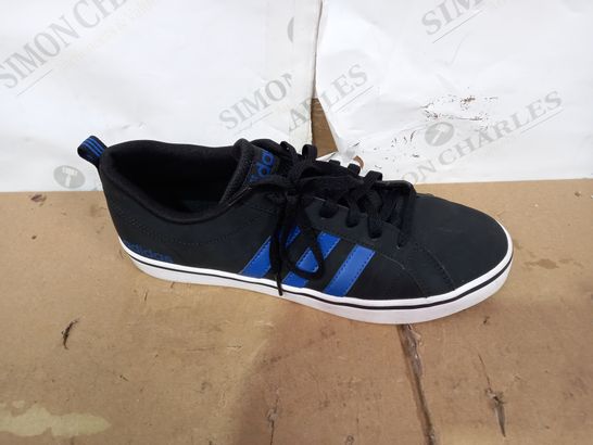 PAIR OF ADIDAS TRAINERS SIZE 10