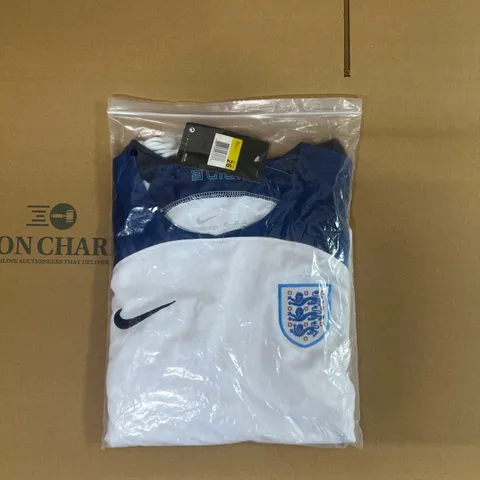 BAGGED ENGLAND MENS SIZE 26 TOP