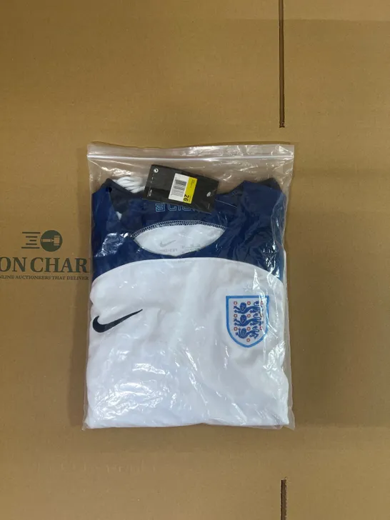 BAGGED ENGLAND MENS SIZE 26 TOP