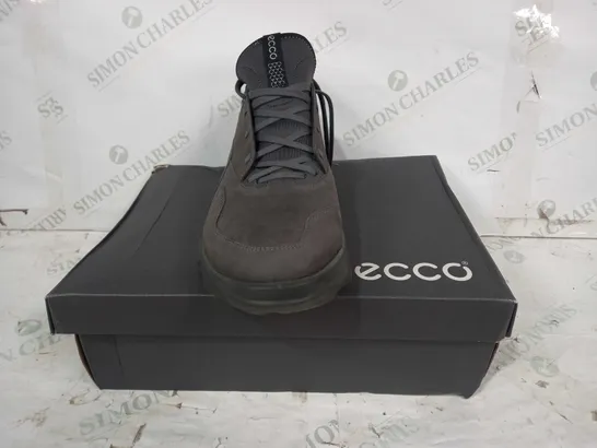 BOXED PAIR OF ECCO SHOES IN TITANIUM COLOUR UK SIZE 11.5