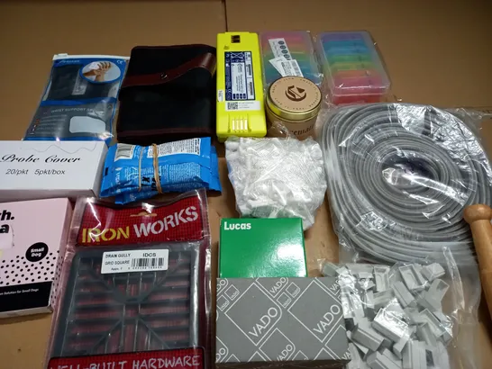 LOT OF ASSORTED HOUSEHOLD ITEMS TO INCLUDE GRID SQUARE, FRAGRANCE CANDLE AND PROBE COVERS