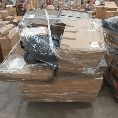 PALLET OF ASSORTED GARDEN AND PATIO FURNITURE PARTS 