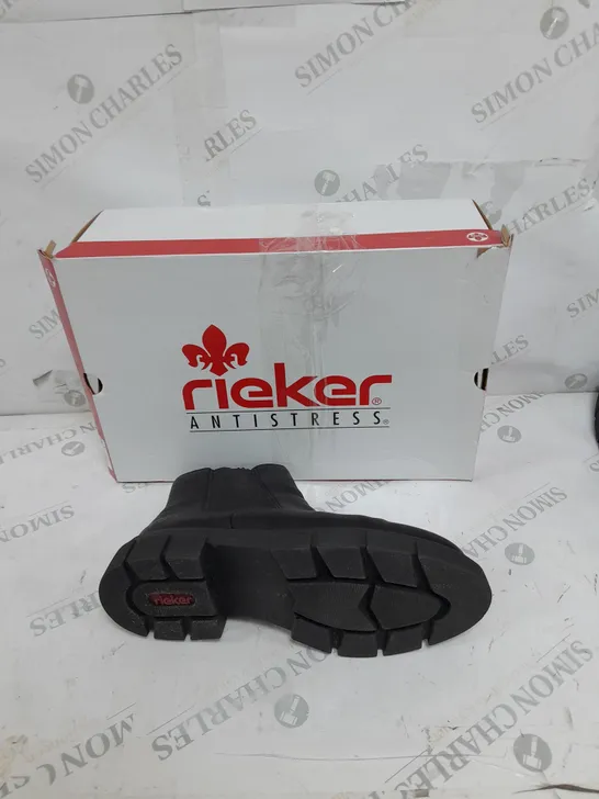 BOXED PAIR OF RIEKER CHUNKY ANKLE BOOTS IN BLACK SIZE 7.5 