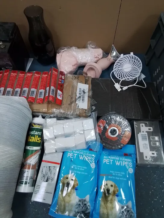 LOT OF ASSORTED HOUSEHOLD ITEMS TO INCLUDE SPICE RACK, CIRCULAR CUTTING BLADES, INSTANT NAILS, WET WIPES AND VARIOUS FITTINGS